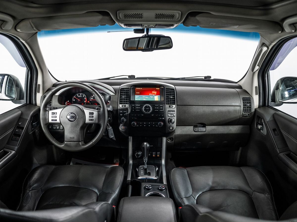Nissan Pathfinder 2013 - фото автомобиля