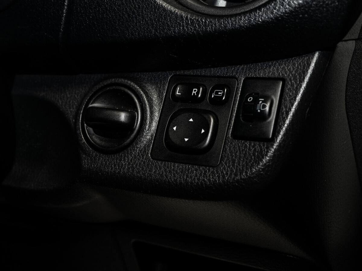 Toyota Vitz 2019 - фото автомобиля