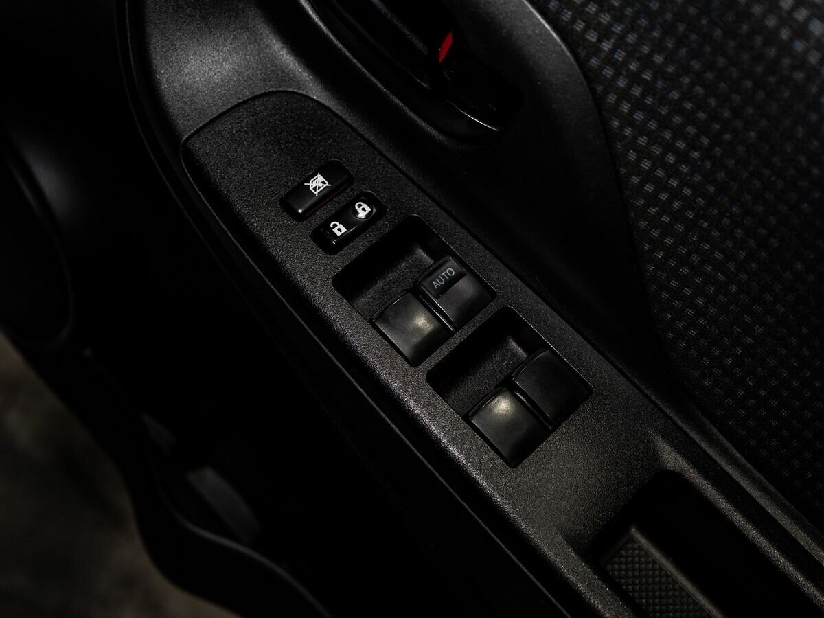 Toyota Vitz 2019 - фото автомобиля