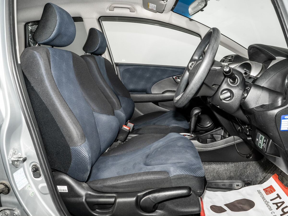 Honda Fit 2011 - фото автомобиля