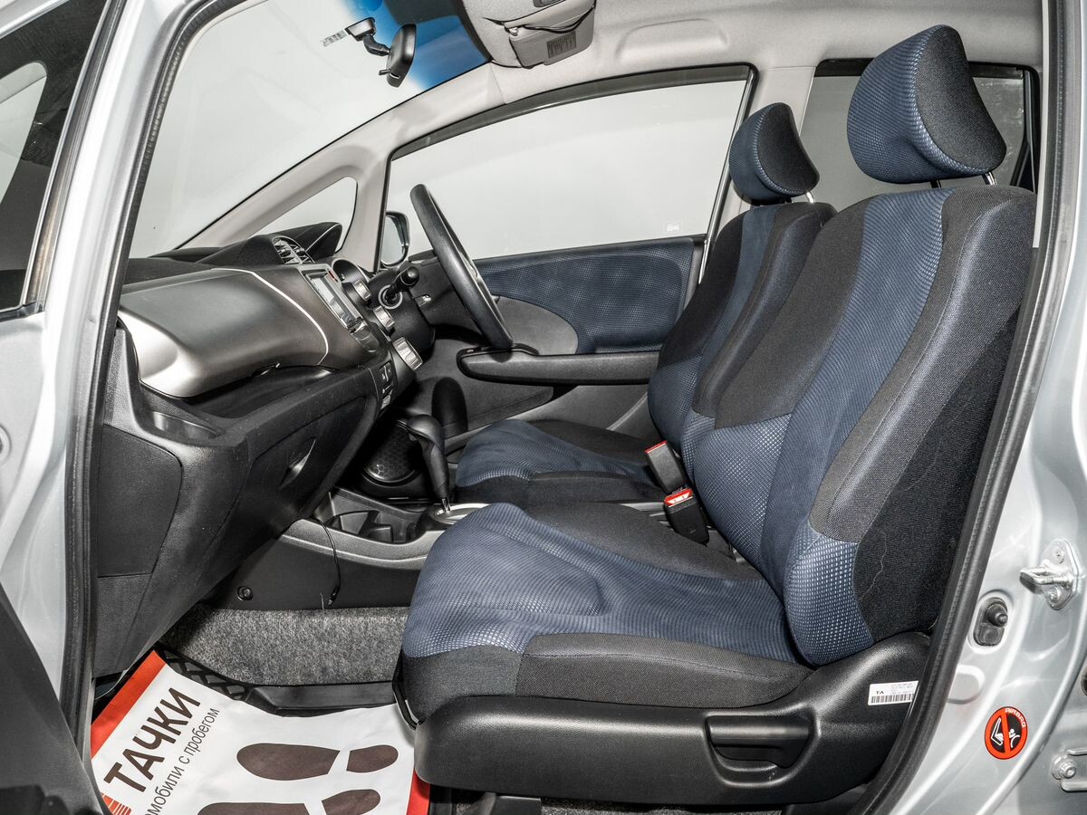 Honda Fit 2011 - фото автомобиля