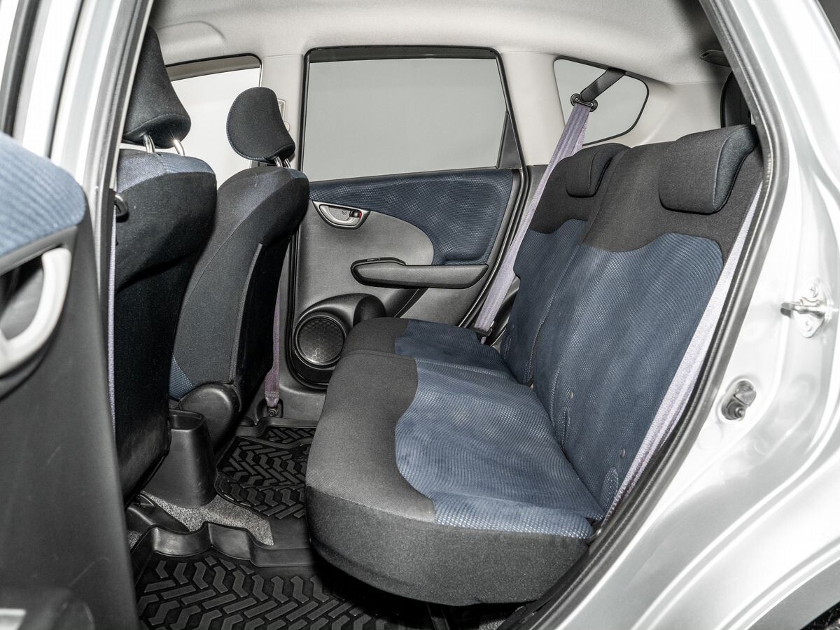 Honda Fit 2011 - фото автомобиля