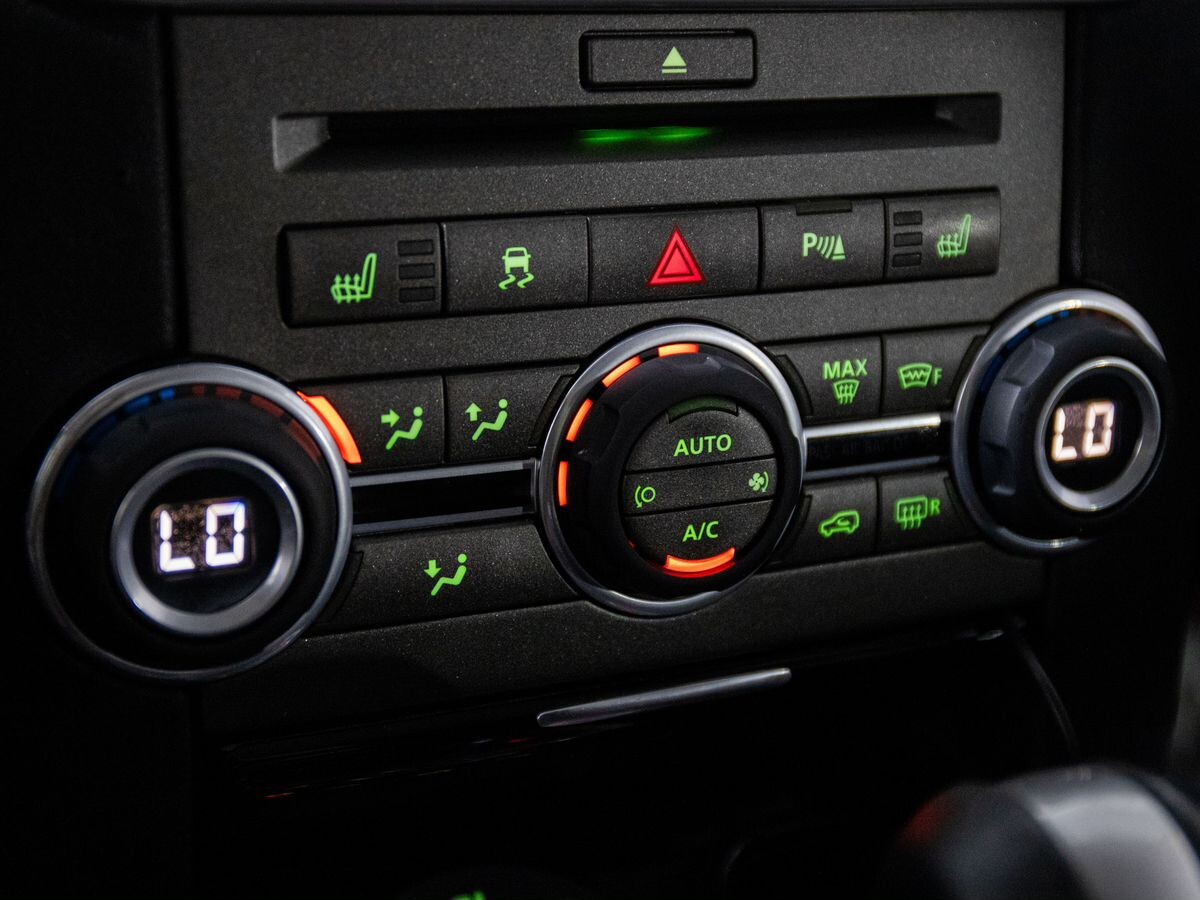 Land Rover Discovery 2010 - фото автомобиля