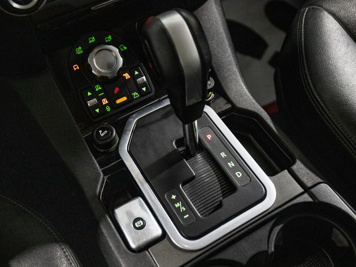 Land Rover Discovery 2010 - фото автомобиля