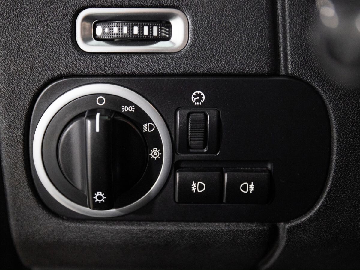 Land Rover Discovery 2010 - фото автомобиля