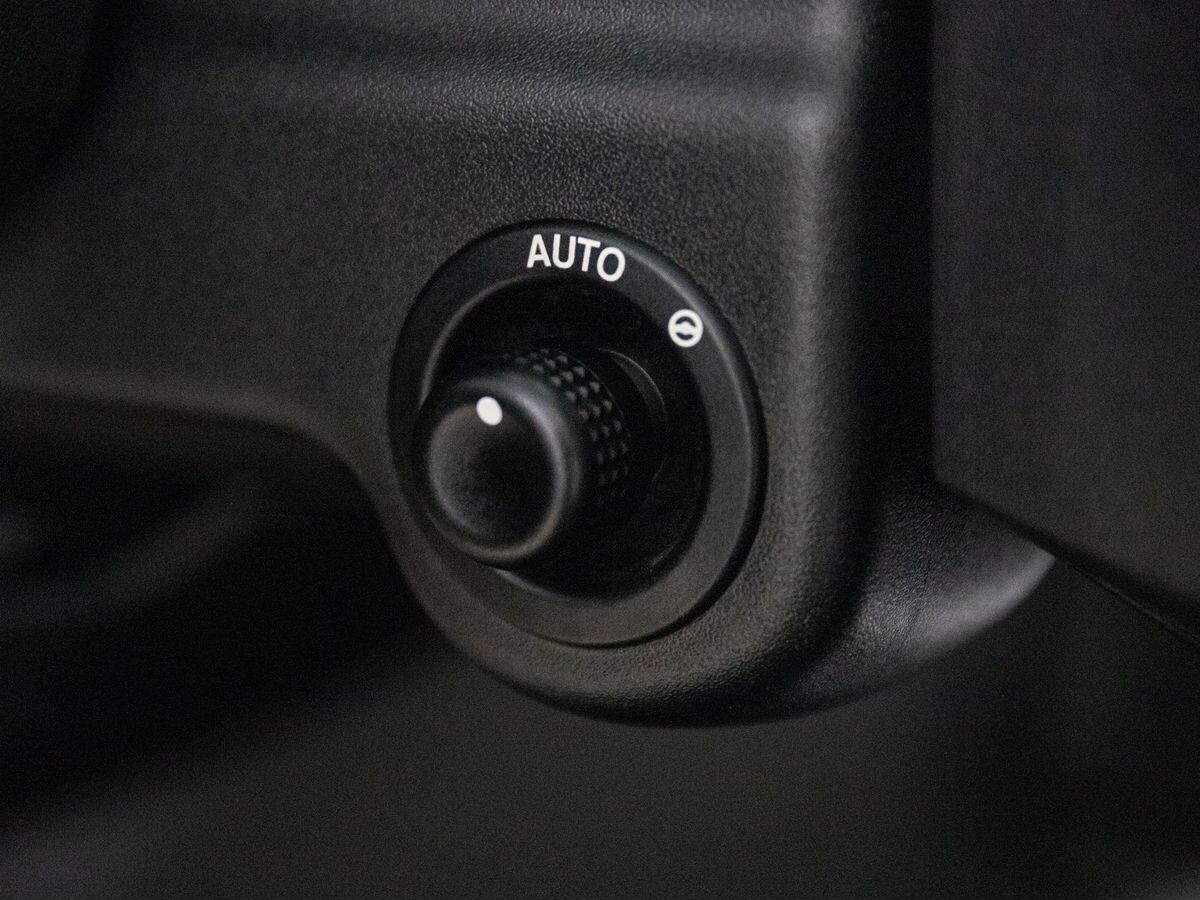 Land Rover Discovery 2010 - фото автомобиля