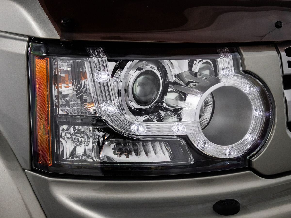 Land Rover Discovery 2010 - фото автомобиля