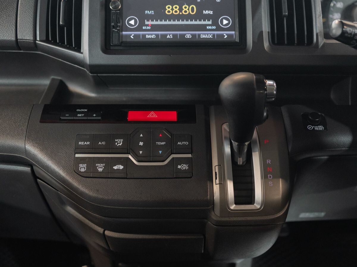 Honda Stepwgn 2010 - фото автомобиля