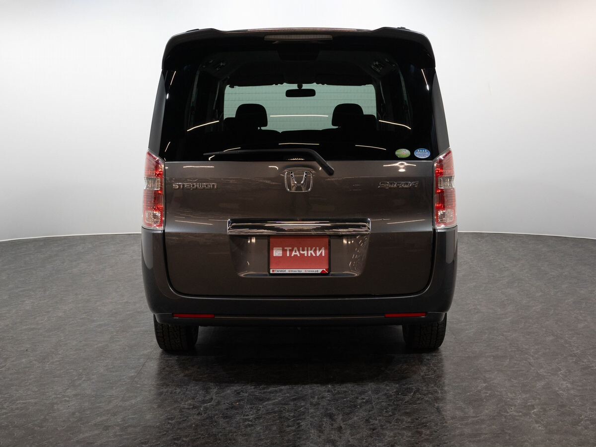 Honda Stepwgn 2010 - фото автомобиля