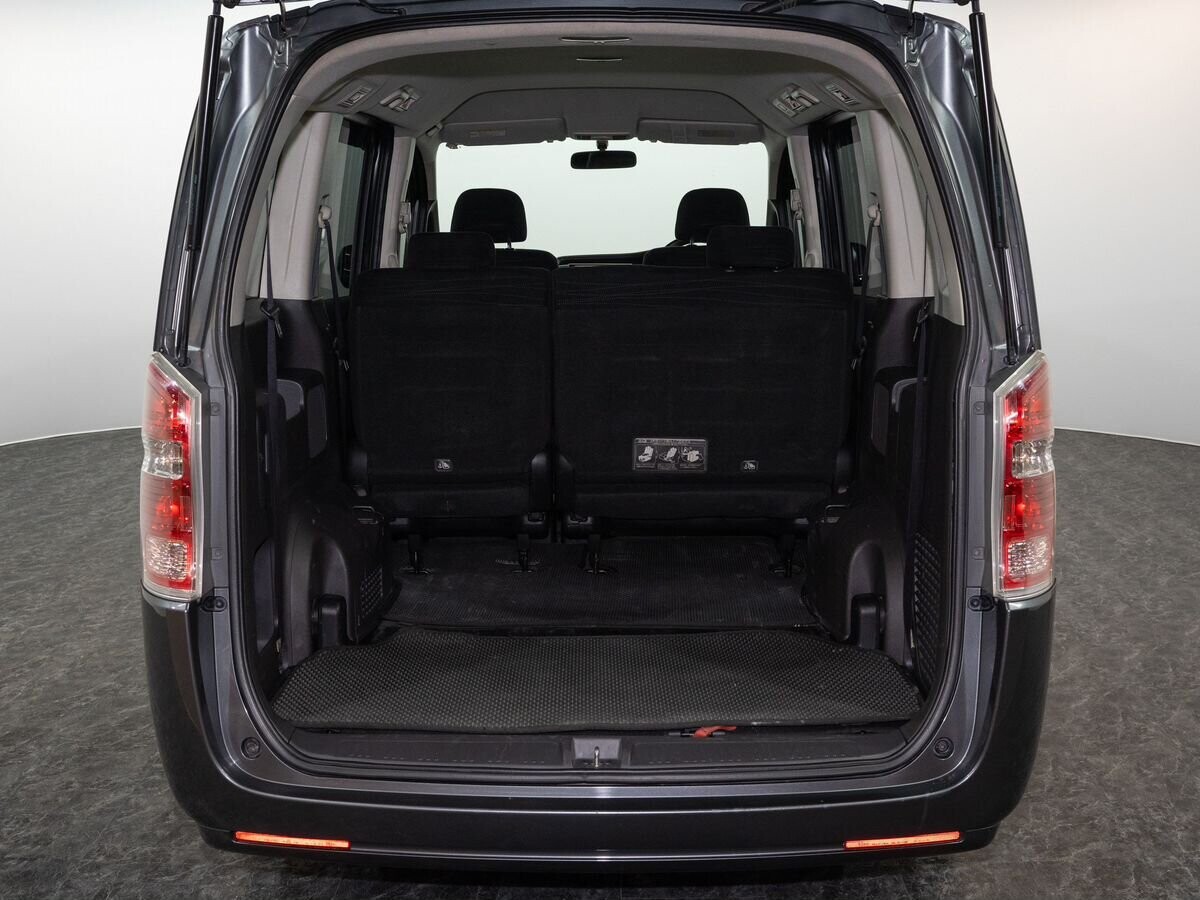 Honda Stepwgn 2010 - фото автомобиля