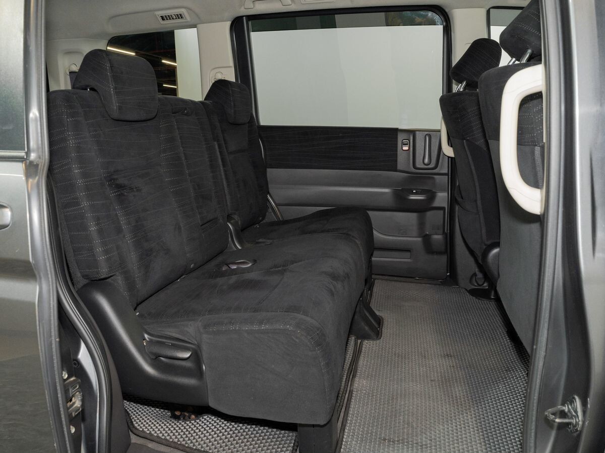 Honda Stepwgn 2010 - фото автомобиля