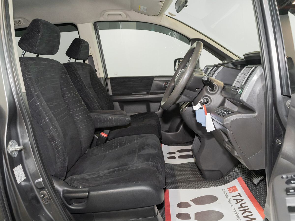 Honda Stepwgn 2010 - фото автомобиля