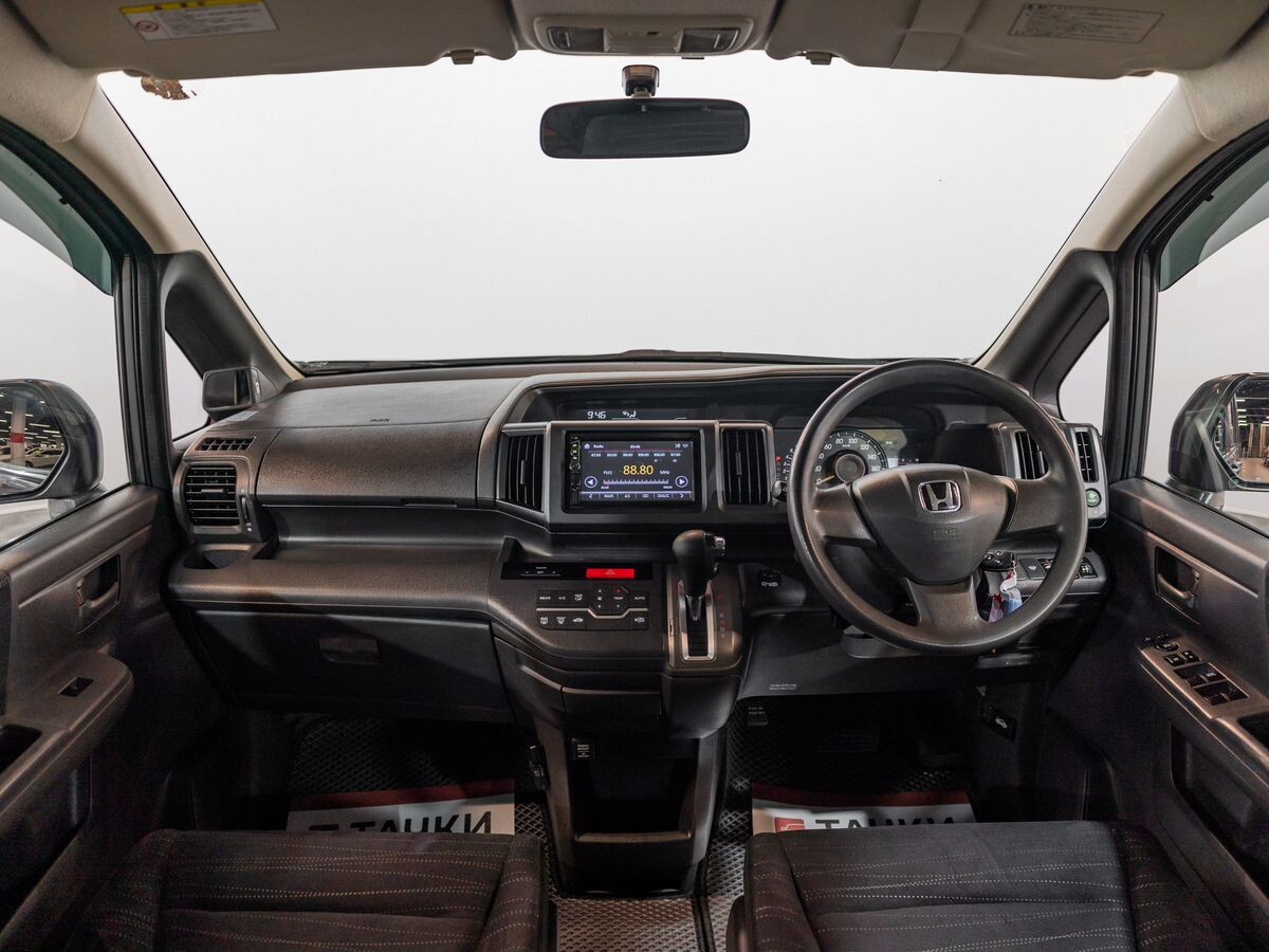 Honda Stepwgn 2010 - фото автомобиля