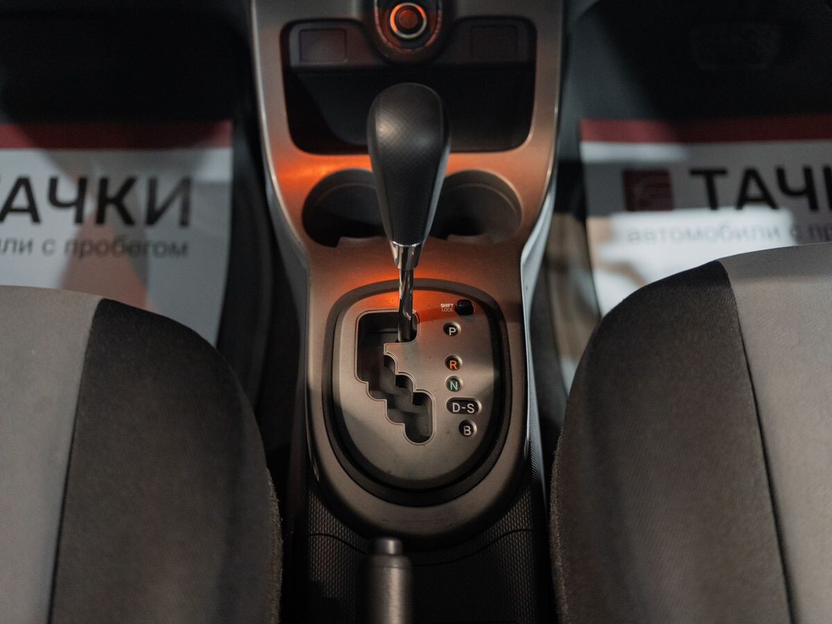 Toyota Ist 2010 - фото автомобиля