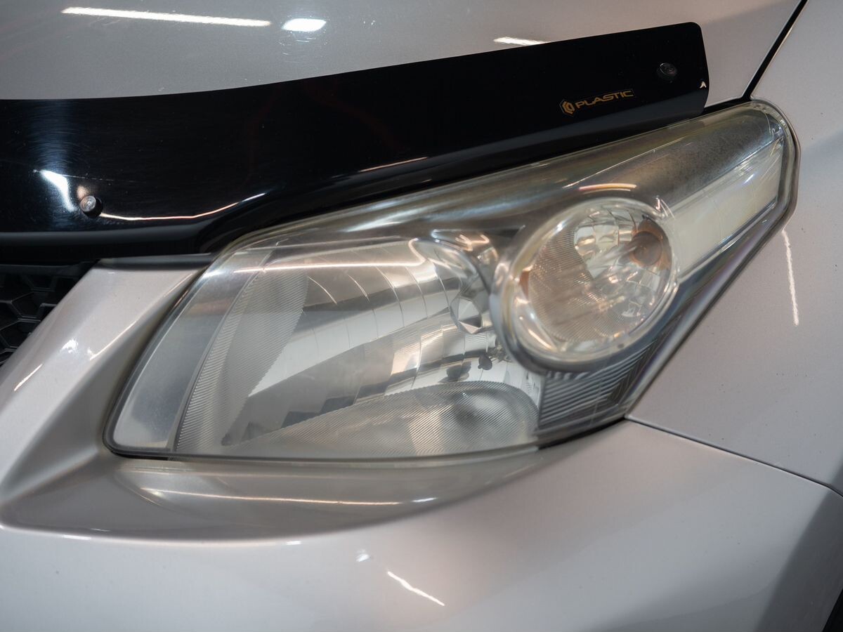 Toyota Ist 2010 - фото автомобиля