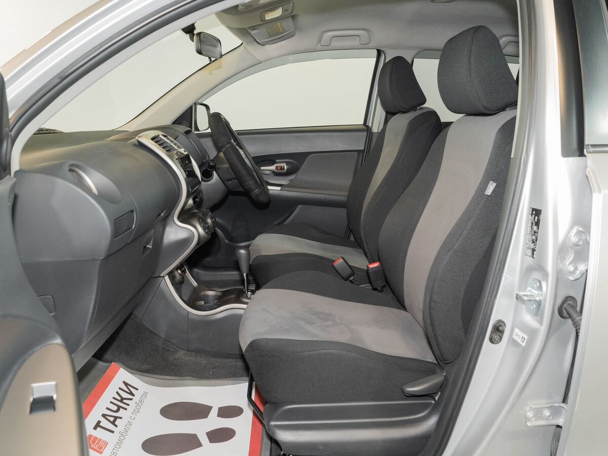 Toyota Ist 2010 - фото автомобиля