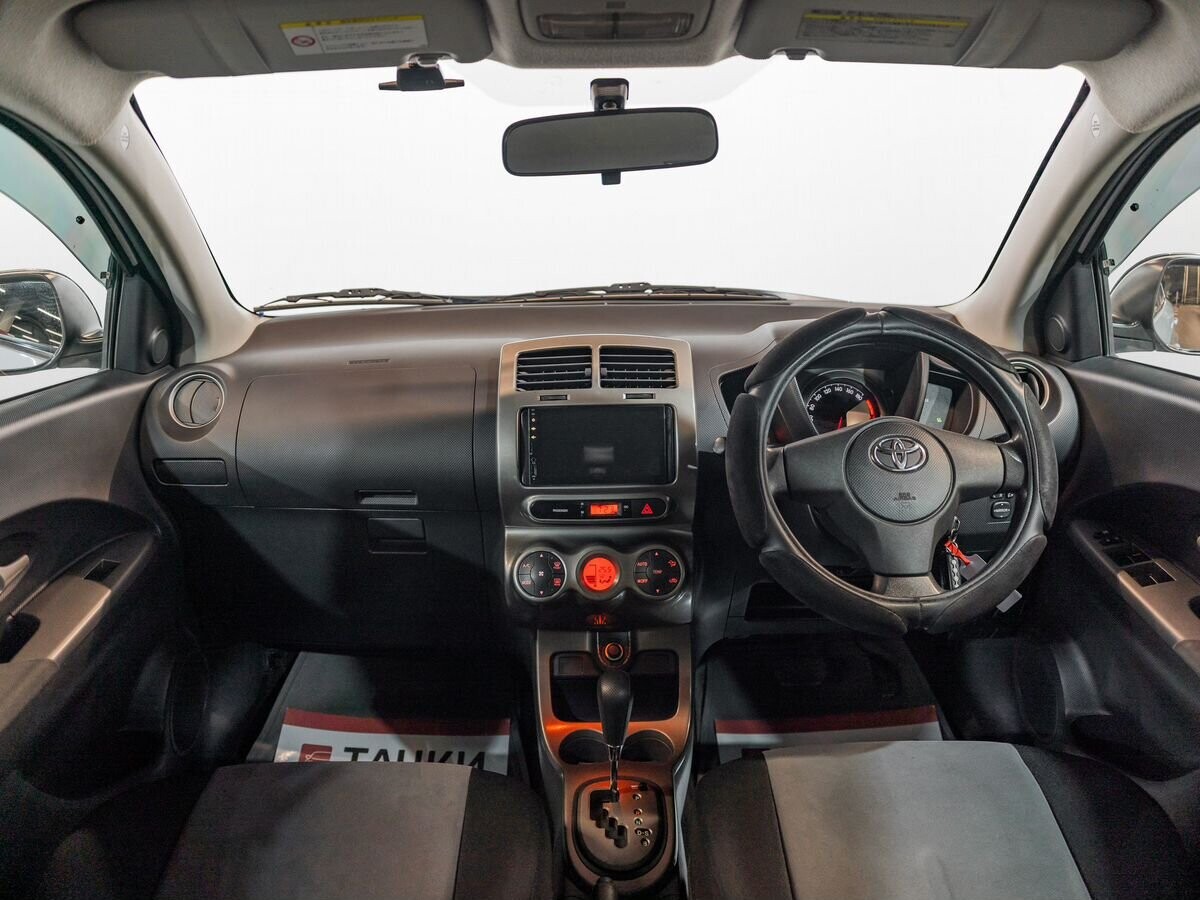 Toyota Ist 2010 - фото автомобиля