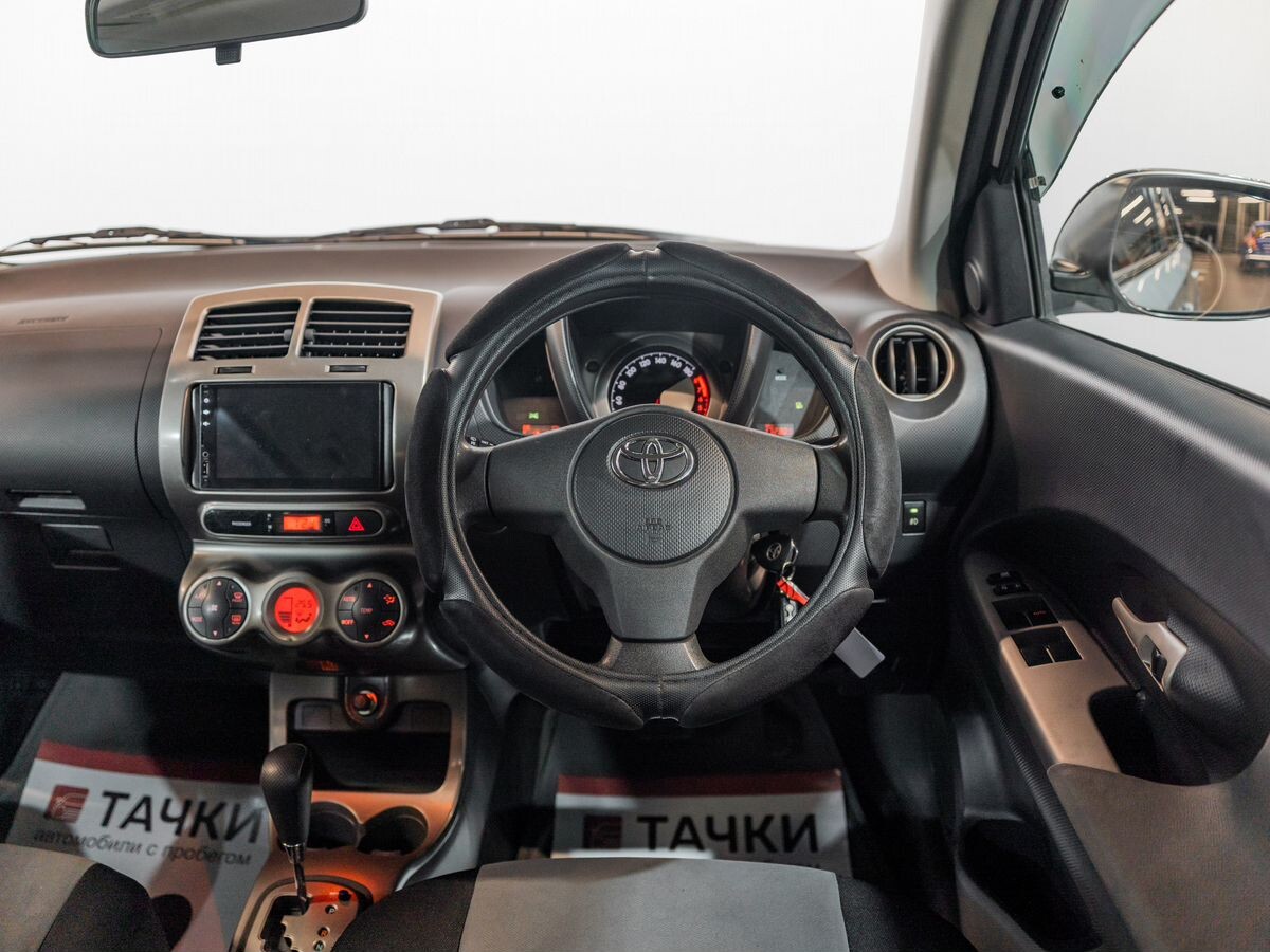 Toyota Ist 2010 - фото автомобиля