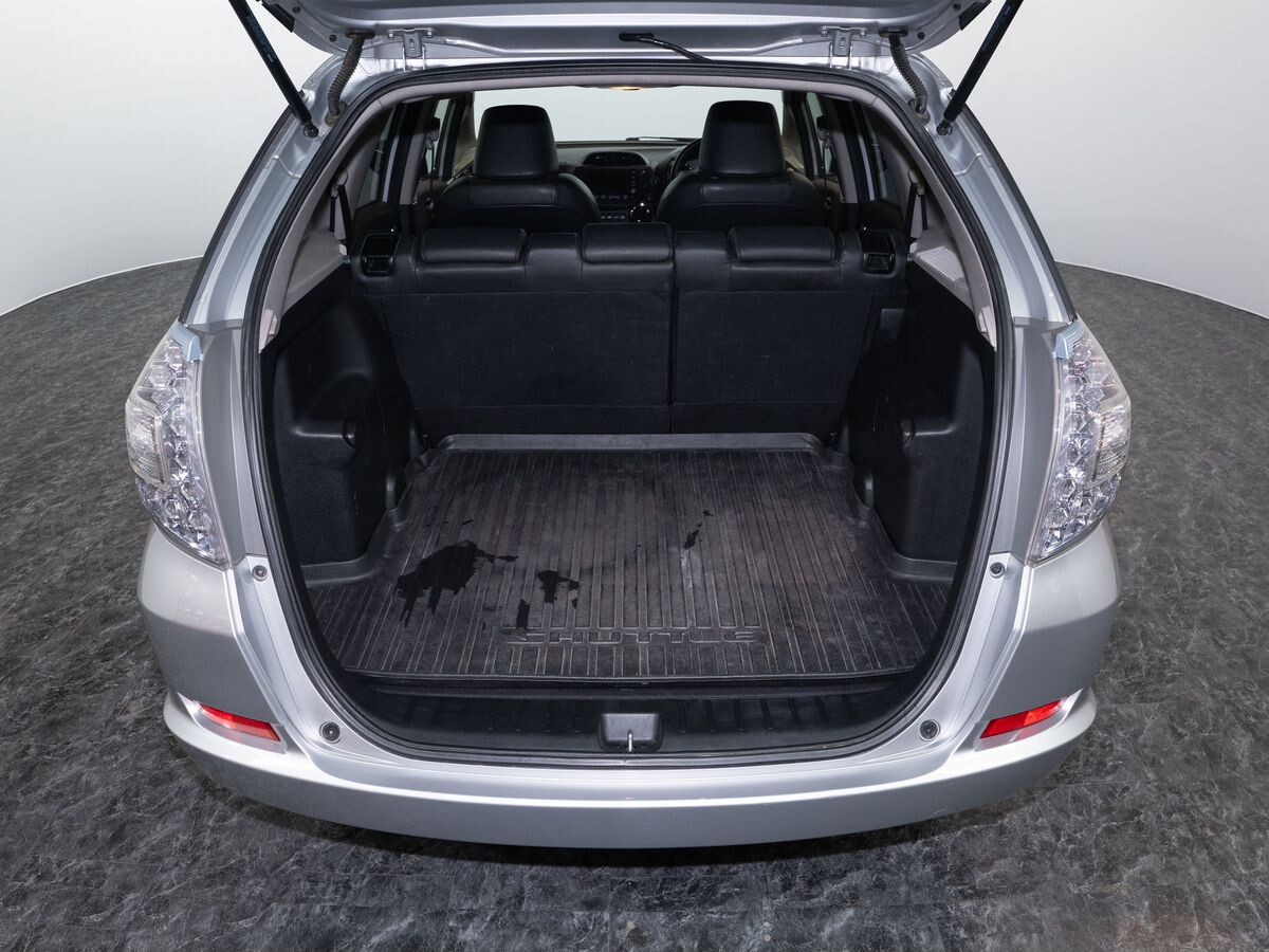 Honda Fit Shuttle 2011 - фото автомобиля