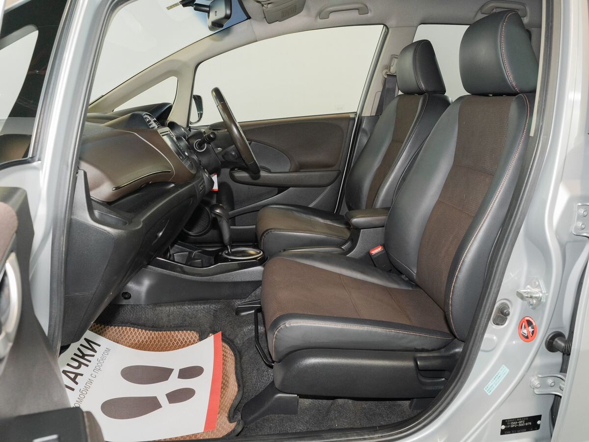 Honda Fit Shuttle 2011 - фото автомобиля