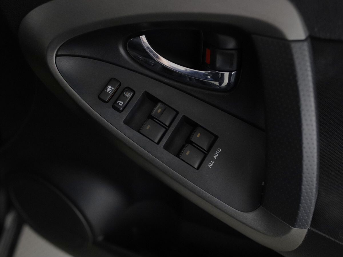 Toyota Vanguard 2011 - фото автомобиля