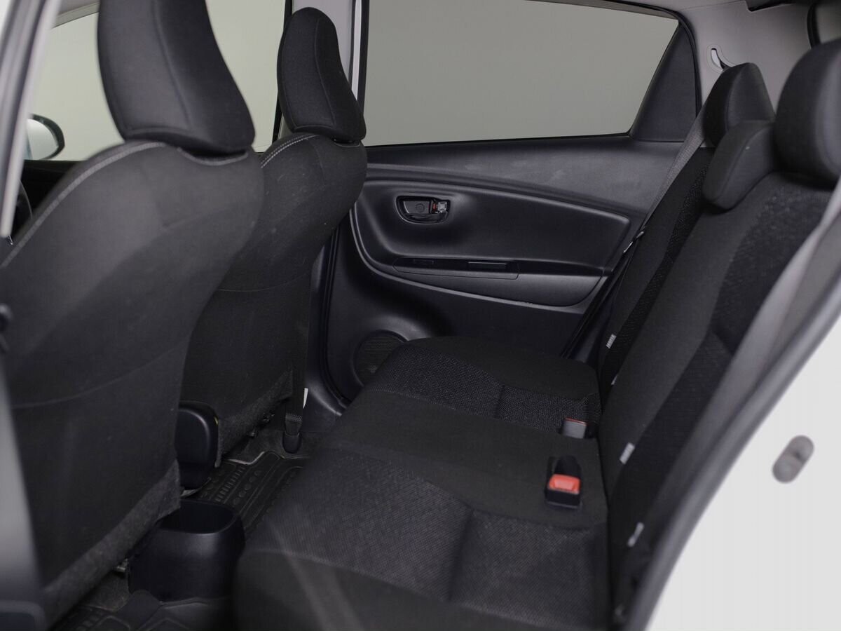 Toyota Vitz 2019 - фото автомобиля