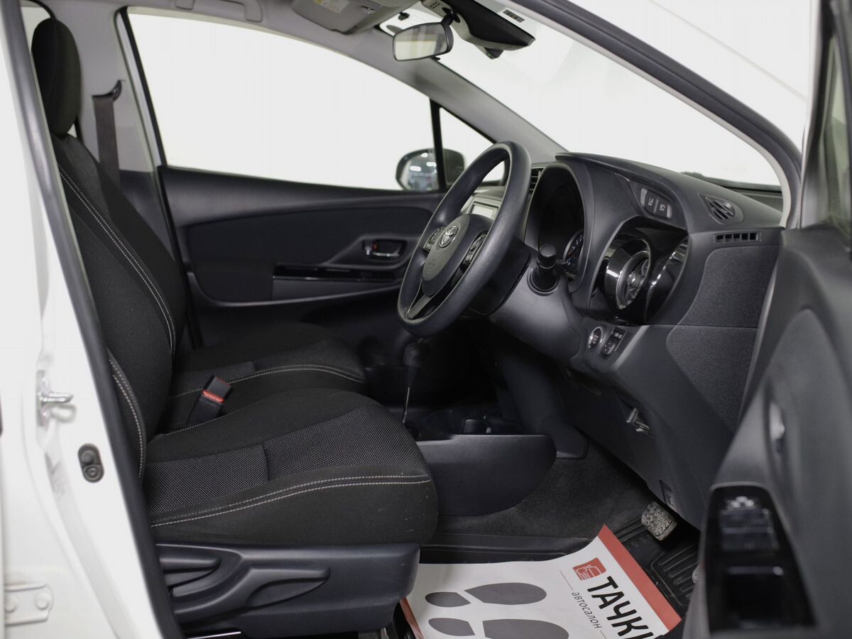 Toyota Vitz 2019 - фото автомобиля