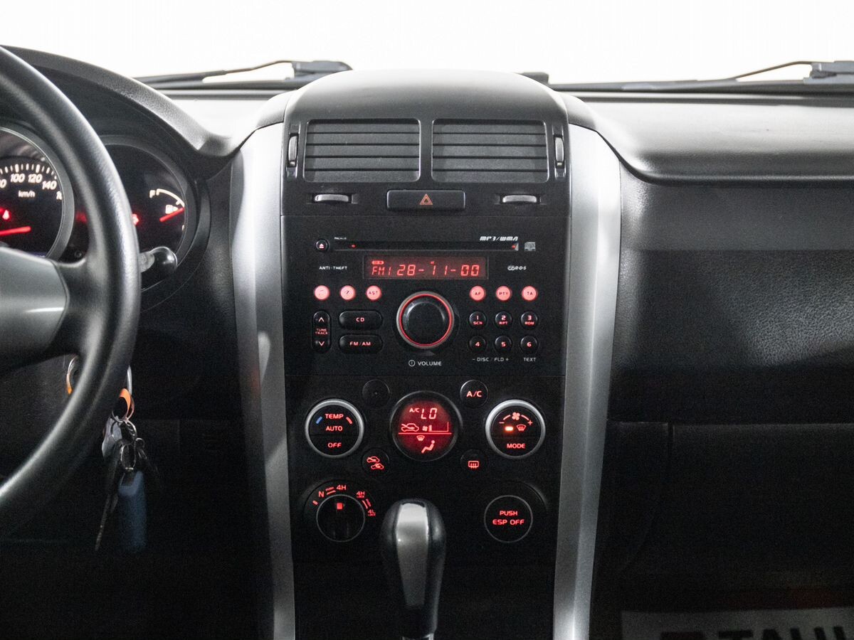 Suzuki Grand Vitara 2010 - фото автомобиля