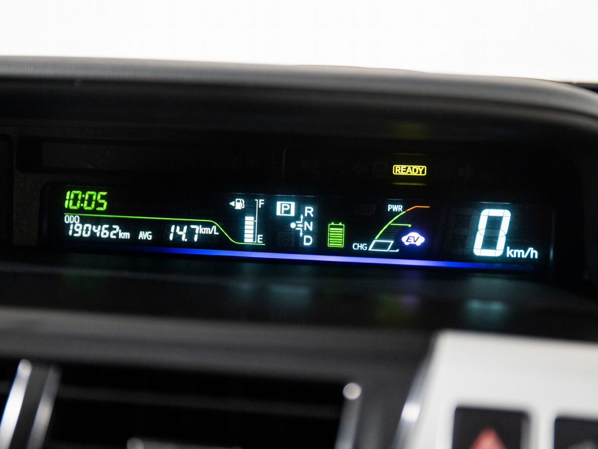 Toyota Prius Alpha 2013 - фото автомобиля