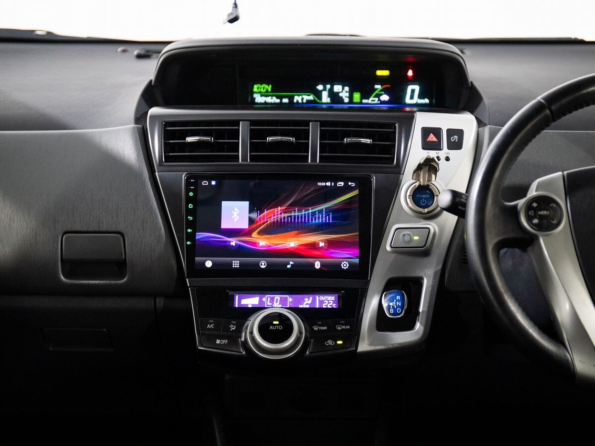 Toyota Prius Alpha 2013 - фото автомобиля