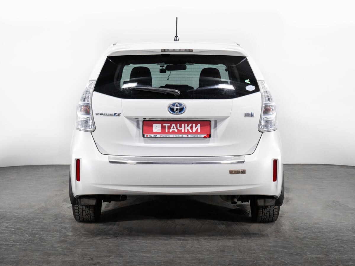 Toyota Prius Alpha 2013 - фото автомобиля