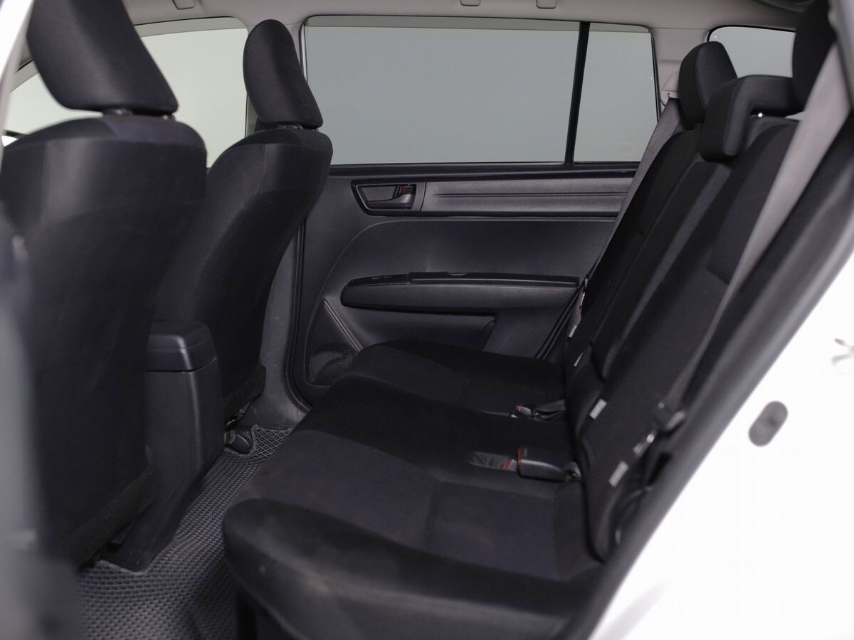 Toyota Corolla 2015 - фото автомобиля