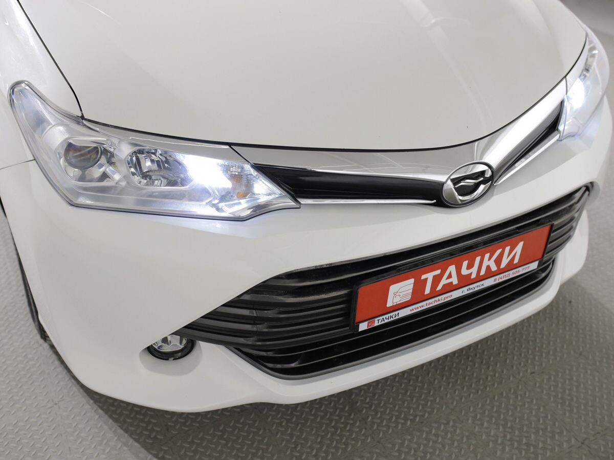 Toyota Corolla 2015 - фото автомобиля