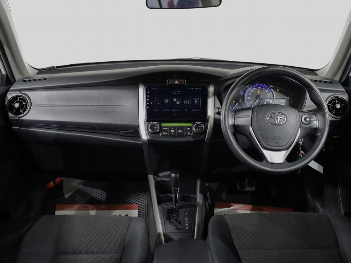 Toyota Corolla 2015 - фото автомобиля