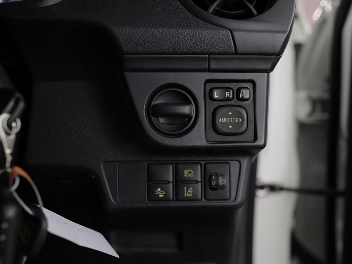 Toyota Corolla 2015 - фото автомобиля