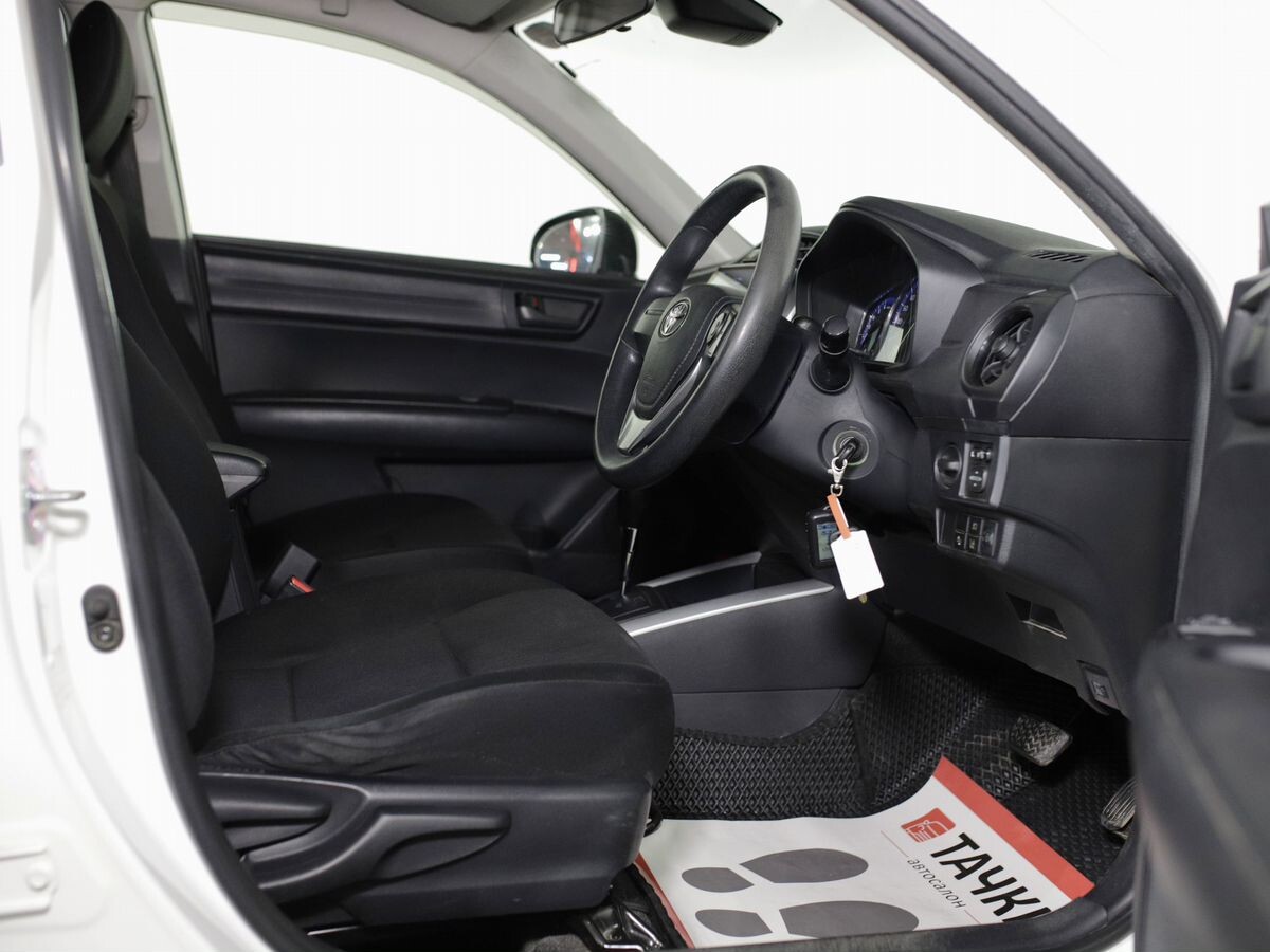 Toyota Corolla 2015 - фото автомобиля