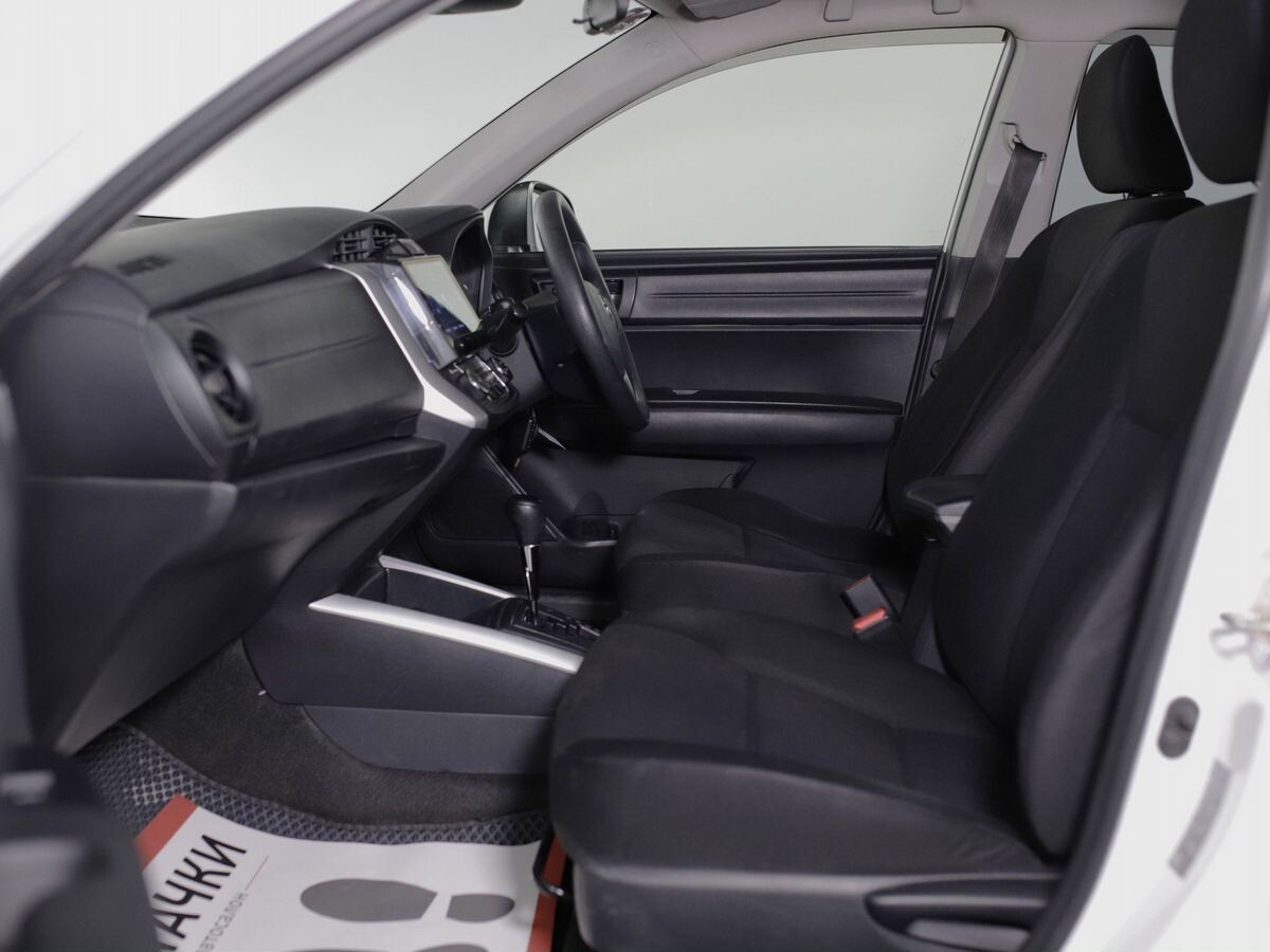 Toyota Corolla 2015 - фото автомобиля