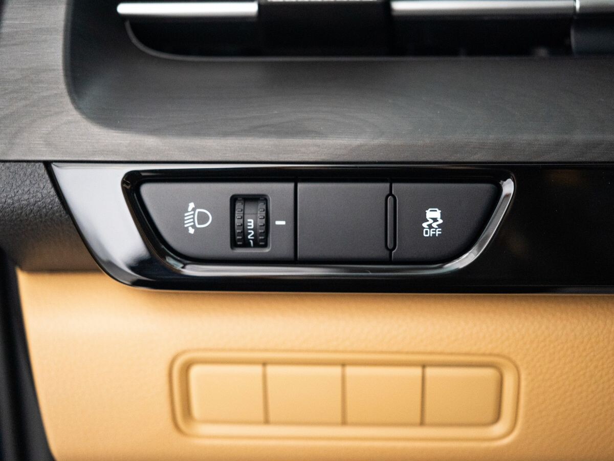 Kia Carnival 2021 - фото автомобиля