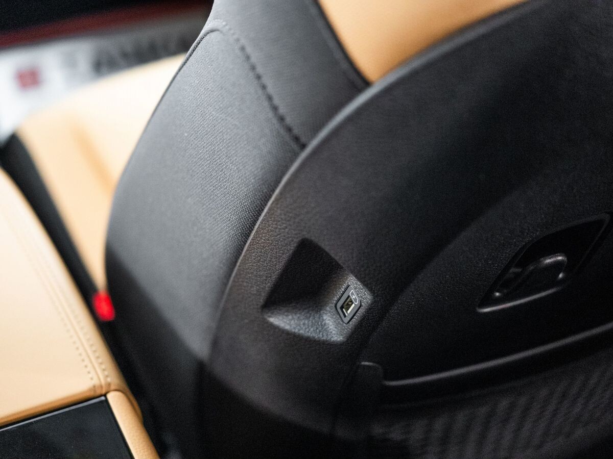 Kia Carnival 2021 - фото автомобиля