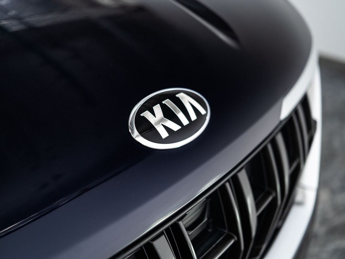 Kia Carnival 2021 - фото автомобиля