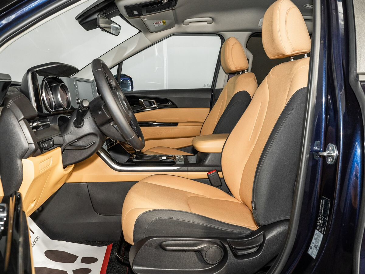 Kia Carnival 2021 - фото автомобиля