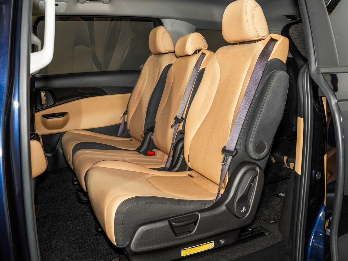 Kia Carnival 2021 - фото автомобиля