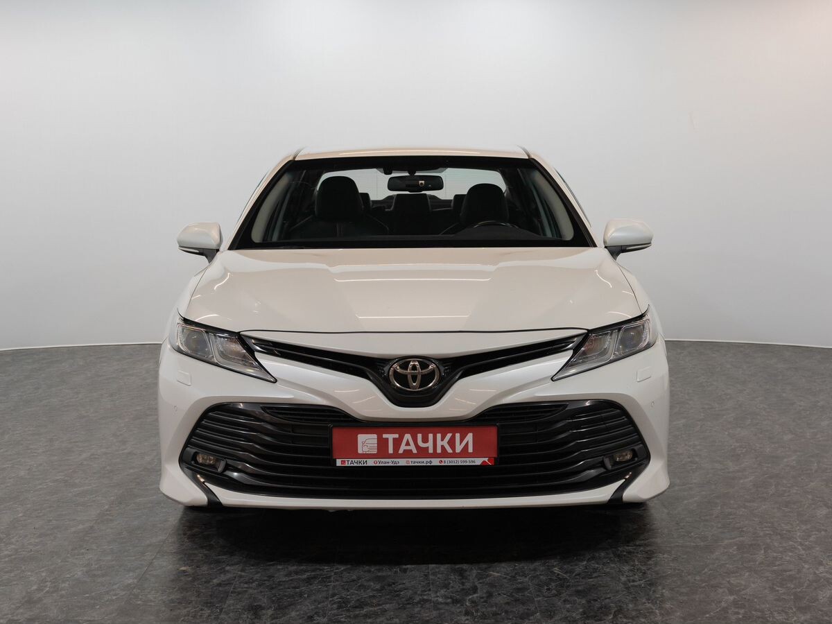Toyota Camry 2018 - фото автомобиля