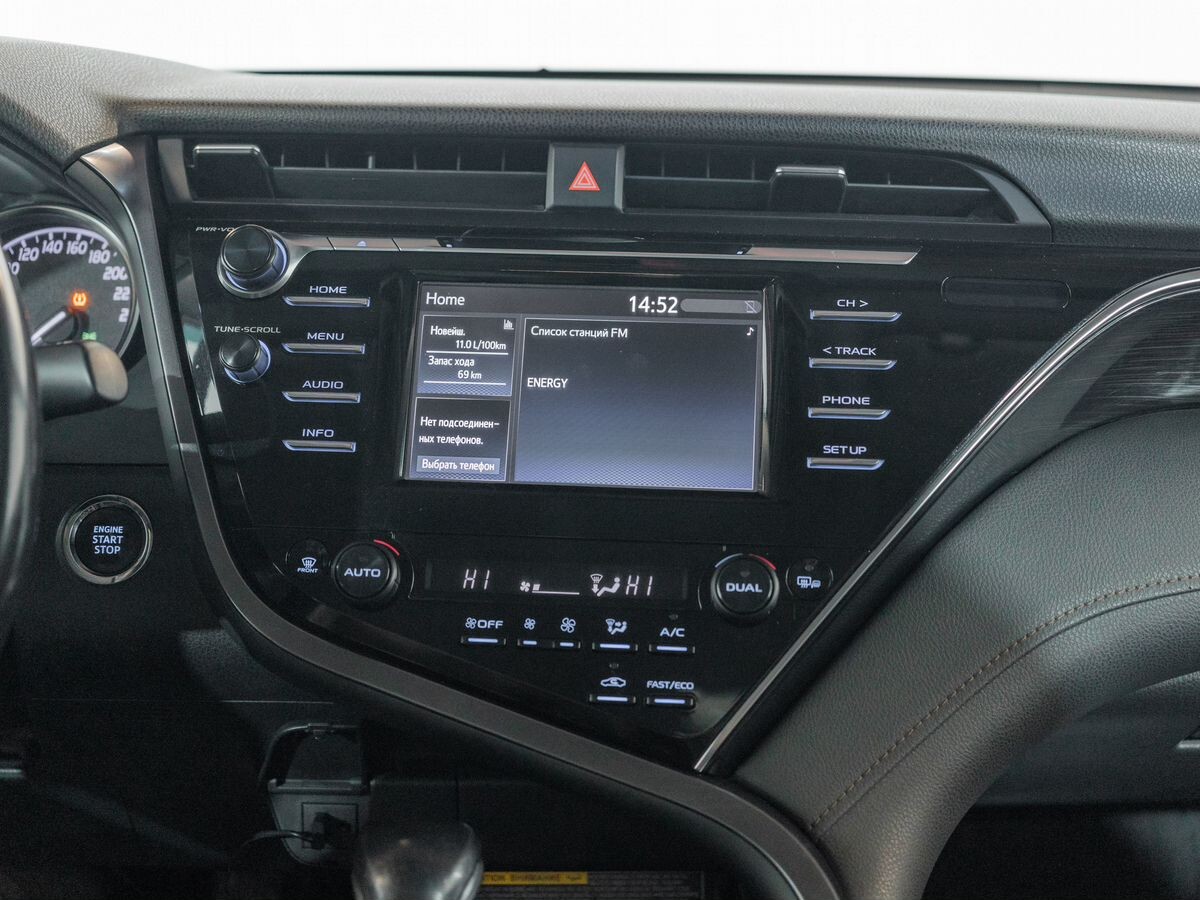 Toyota Camry 2018 - фото автомобиля