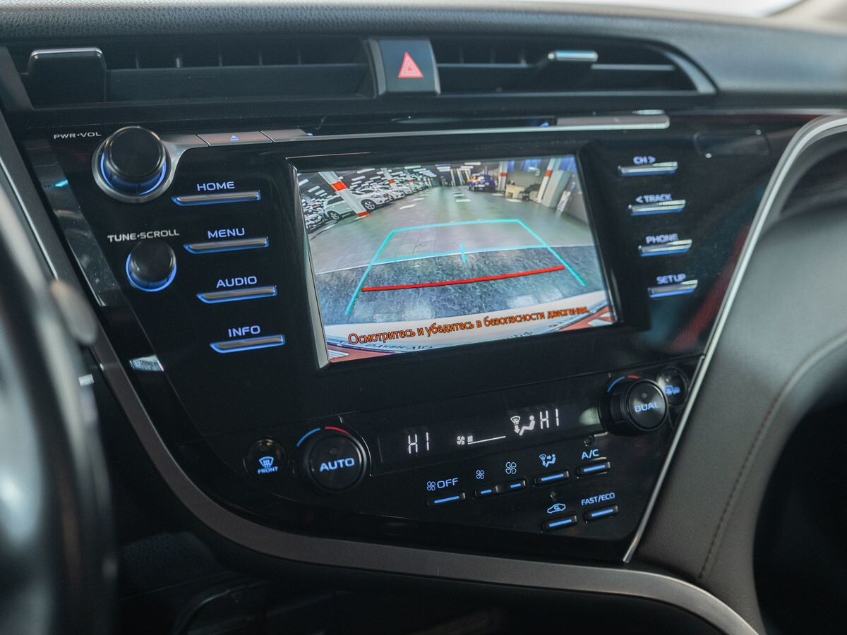 Toyota Camry 2018 - фото автомобиля