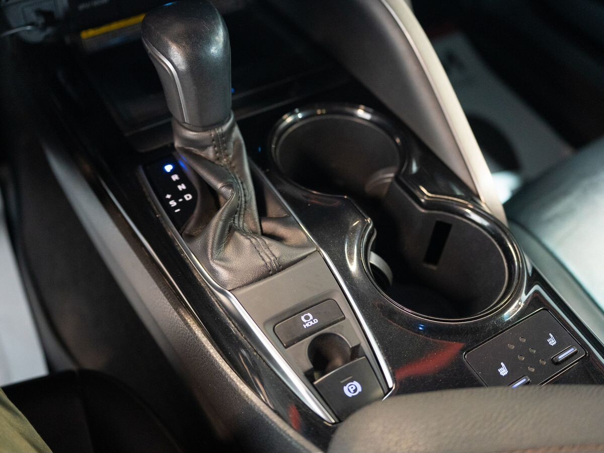 Toyota Camry 2018 - фото автомобиля