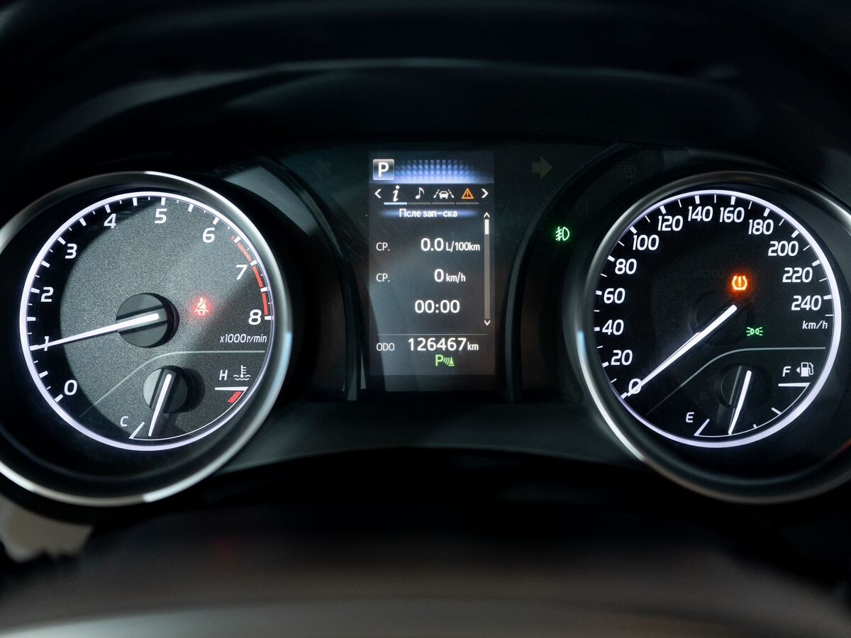 Toyota Camry 2018 - фото автомобиля