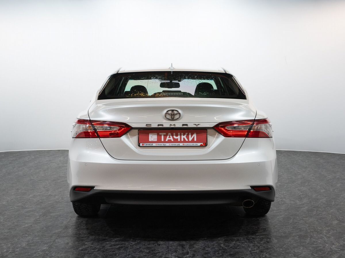 Toyota Camry 2018 - фото автомобиля