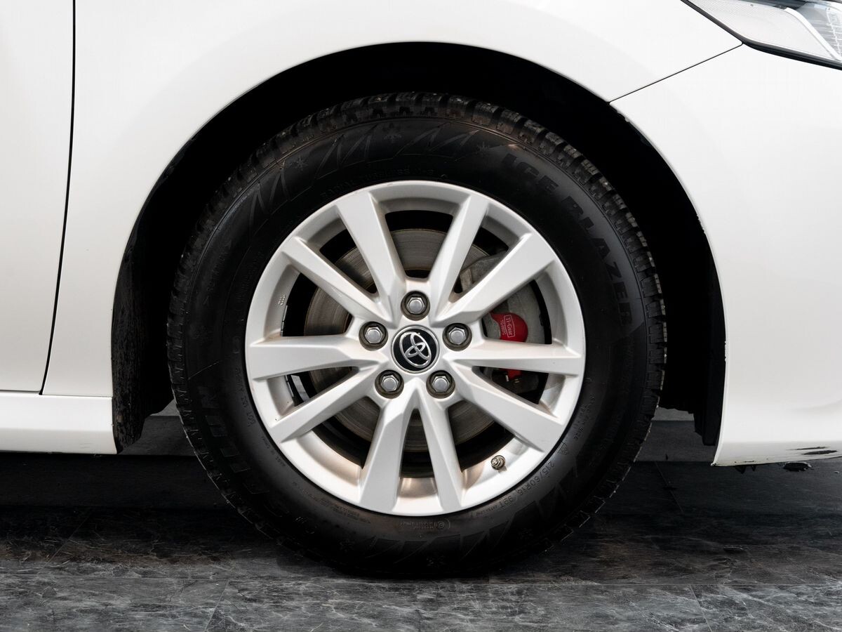 Toyota Camry 2018 - фото автомобиля