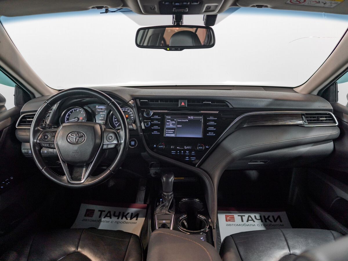 Toyota Camry 2018 - фото автомобиля